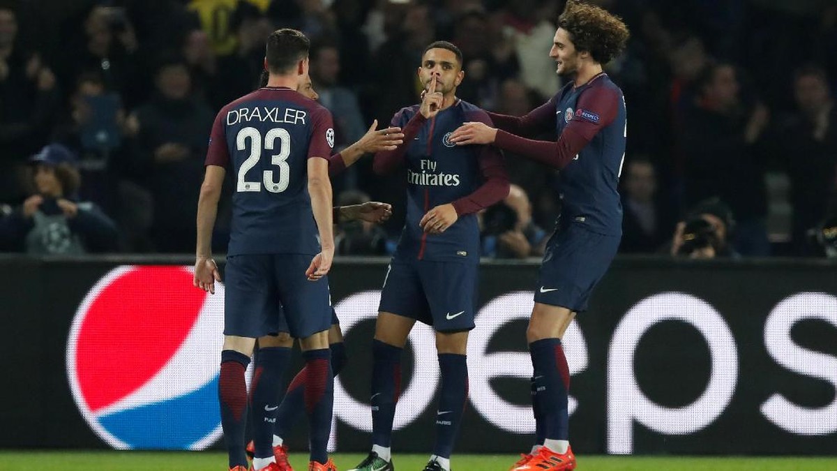 Layvin Kurzawa jadi bintang PSG lewat hat-trick-nya (Gonzalo Fuentes/Reuters)