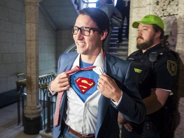 Foto: Tampannya Justin Trudeau Saat Jadi Clark Kent Buat Wanita Meleleh