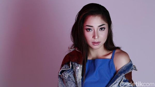 Tatapan Nikita Willy Celeb of The Month November 2017