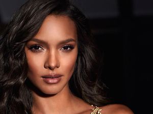 Model Brasil akan Pakai Lingerie Rp 27 Miliar di Show Victorias Secret