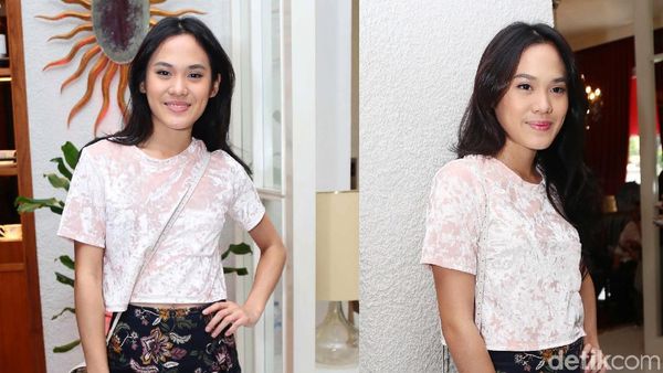 Penampilan Manis Sheryl Sheinafia dengan Rok Mini