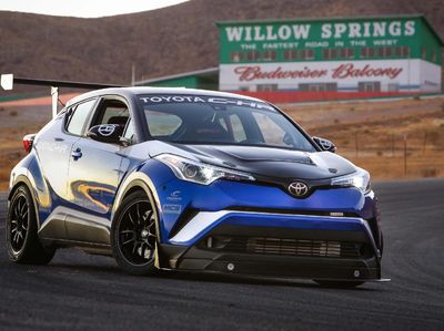 Crossover Terbuas Toyota C-HR