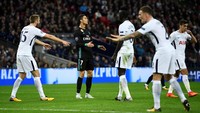 Tertinggal satu gol, Madrid meningkatkan serangan. Tapi beberapa kali sepakan Cristiano Ronaldo tak membuahkan hasil. Foto: Dylan Martinez/REUTERS