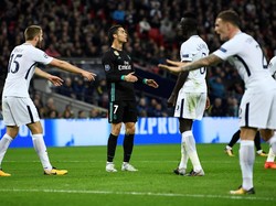 Tertinggal satu gol, Madrid meningkatkan serangan. Tapi beberapa kali sepakan Cristiano Ronaldo tak membuahkan hasil. Foto: Dylan Martinez/REUTERS