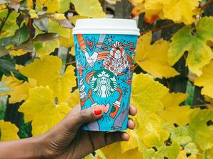Ini Nih Desain Holiday Cups Starbucks Terbaru yang Bisa Diwarnai