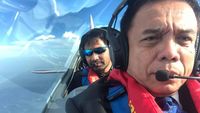 Yuk Intip Gaya Gubernur Aceh Piloti Sendiri Pesawat di Langit Aceh