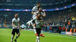 Foto-foto Terbaik Liga Champions: Aguero Sang Legenda, Malam Suram Madrid