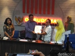 Satpol PP Main Mata dengan PKL di Tanah Abang