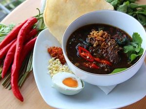 Ayo Rek! Jajan Rawon Daging yang Kuahnya Pekat Hangat di Sini! Ayo Rek! Jajan Rawon Daging yang Kuahnya Pekat Hangat di Sini!