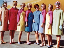 Pakai Helm Sampai Boots, Begini Seragam Pramugari Zaman Dulu