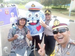 Operasi Zebra, Polisi Beri Sepeda untuk Pengendara Tertib Lalin