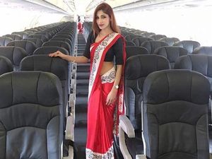 Viral Foto Pramugari AirAsia Pakai Saree, Netizen Sarankan Seragam Tradisional Viral Foto Pramugari AirAsia Pakai Saree, Netizen Sarankan Seragam Tradisional