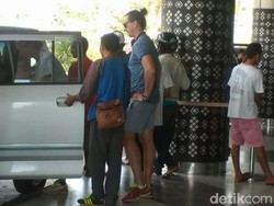 Asli atau Cuma Mirip, Ibrahimovic yang Plesiran di Labuan Bajo?