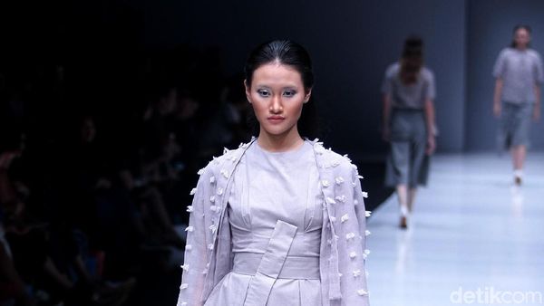 Foto: 15 Koleksi Danjyo Hiyoji yang Menghadirkan Sentuhan Edgy Feminine