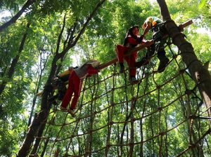 Mencoba Outbond di Dalam Mall Kota Bandung Mencoba Outbond di Dalam Mall Kota Bandung