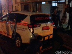 Bayi dalam Ambulans yang Mengalami Kecelakaan Dirawat di RS Kariadi