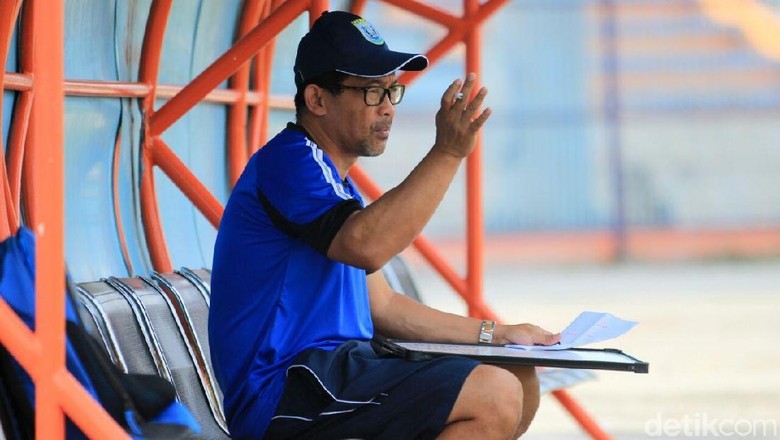 Aji Santoso Dipertahankan Persela Aji Santoso Dipertahankan Persela