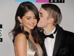 Berduaan Lagi! Selena Gomez Tonton Justin Bieber Main Hoki