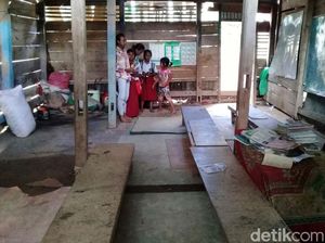 SD Al Khairat, Sekolah Gubuk Kayu di Sinjai SD Al Khairat, Sekolah Gubuk Kayu di Sinjai