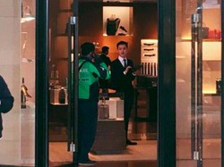 Netizen Heboh Driver Go-Jek Mampir ke Louis Vuitton