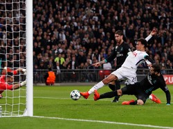 Gawang Madrid bobol di menit ke-27. Dele Alli menuntaskan umpan Kieran Trippier dari sisi kanan untuk membawa Spurs unggul 1-0. Foto: John Sibley/Action Images via Reuters