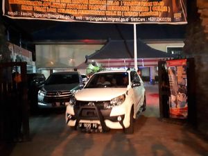 Polisi Tetapkan 2 Tersangka Kasus Pungli di Imigrasi Tanjung Perak Polisi Tetapkan 2 Tersangka Kasus Pungli di Imigrasi Tanjung Perak