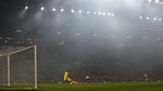 Foto-foto Terbaik Liga Champions: Aguero Sang Legenda, Malam Suram Madrid