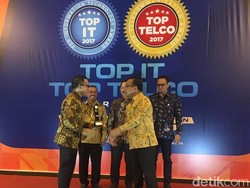 Bupati Banyuwangi Raih Penghargaan TOP IT dan Telco 2017