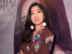 Pakai Anting Bulu, Isyana Cute Banget Sih!