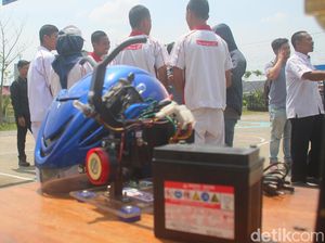 Siswa SMK Brebes Ciptakan Helm Pintar Terhubung dengan Mesin Motor