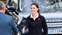 Foto: Pakai Sneakers Rp 2 Jutaan, Kate Middleton Tetap Modis saat Hamil