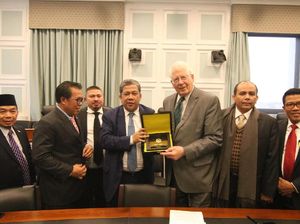 Fahri Hamzah Pimpin Kunker DPR ke AS Fahri Hamzah Pimpin Kunker DPR ke AS