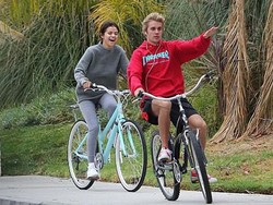 Officially! Justin Bieber dan Selena Gomes Pacaran Lagi