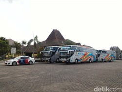 Tamu Jokowi akan Naik Bus ke Lokasi Resepsi Kahiyang-Bobby