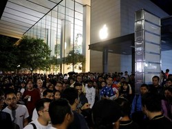 Antrean Mengular Ponsel Termahal Apple di Berbagai Negara