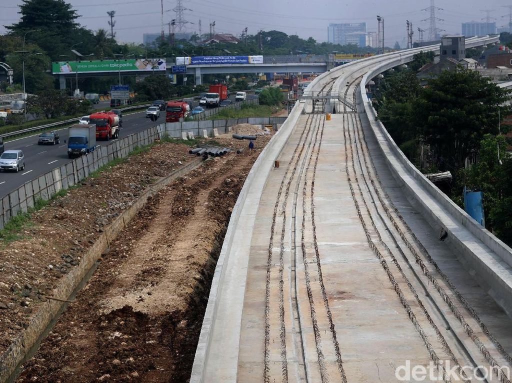 Usul Khofifah ke Jokowi: Bangun LRT hingga MRT di Jawa Timur Usul Khofifah ke Jokowi: Bangun LRT hingga MRT di Jawa Timur