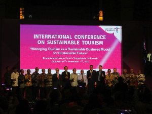 Wisata & Lingkungan NTB Maju, Menpar Beri Hadiah