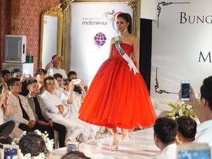Foto: Cantiknya Bunga Jelitha Berbalut 5 Gaun untuk Miss Universe 2017