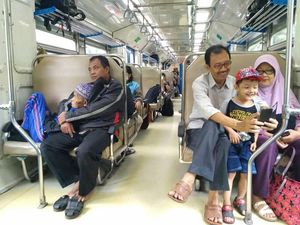 Ungkapan Bahagia Ayah Renta Saat Dipeluk Anaknya yang Viral di Medsos Ungkapan Bahagia Ayah Renta Saat Dipeluk Anaknya yang Viral di Medsos