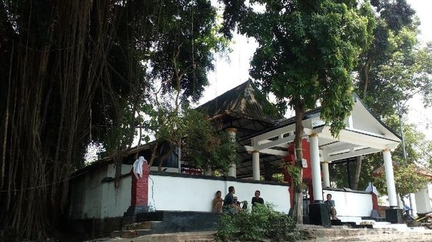 Kisah Makam Panjang dan Sumber Towo yang Bertuah di Mojokerto