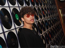 Pilihan Harris J untuk Bermusik dan Berada di Tengah
