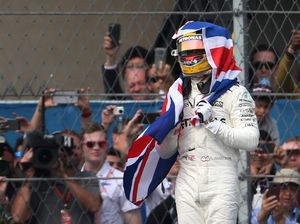 Hamilton Didukung untuk Kejar Rekor Schumacher