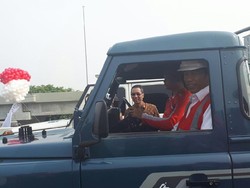 Usai Resmikan Tol Becakayu, Jokowi Naik Land Rover Defender County