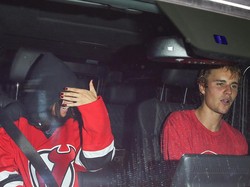 Kembali Dekat, Justin Bieber dan Selena Gomez Tinggal Serumah