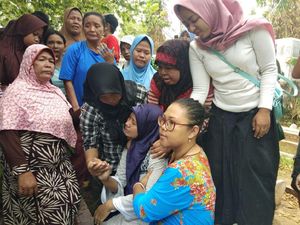 Tangis dan Pingsan Iringi Pemakaman Dedy di Probolinggo