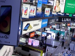 Jelang Lebaran, Toko Ponsel Juga Diburu Masyarakat