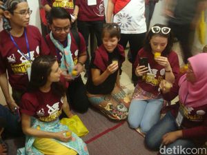 Begini Jadinya Kalau Bule-bule Belajar Meramu Jamu di Purbalingga