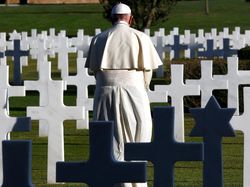 Doa Emosional Paus Fransiskus Saat Kunjungi Makam Tentara AS