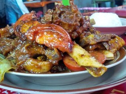 Tempat Tengkleng Enak di Solo hingga Gaun Nasi Lemak Miss Universe Malaysia