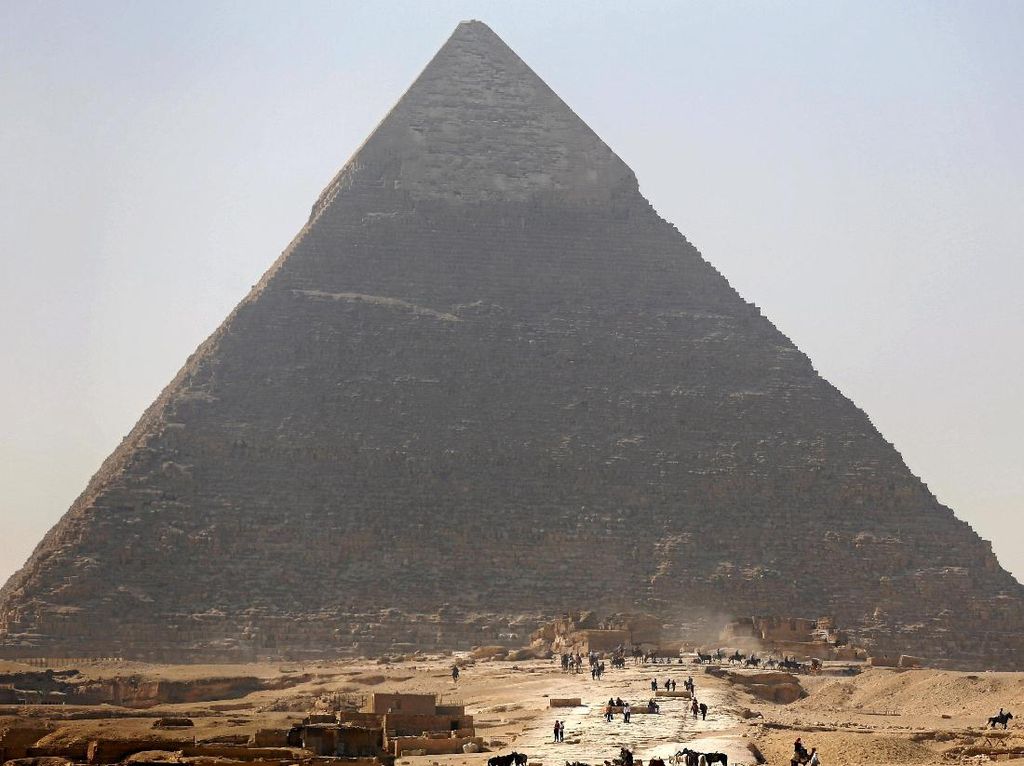 Mesir Tangkap 2 Orang Terkait Video Bugil di Puncak Piramida Giza